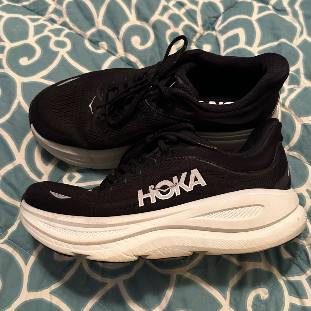 Men’s HOKA Clifton 9, size 9 wide